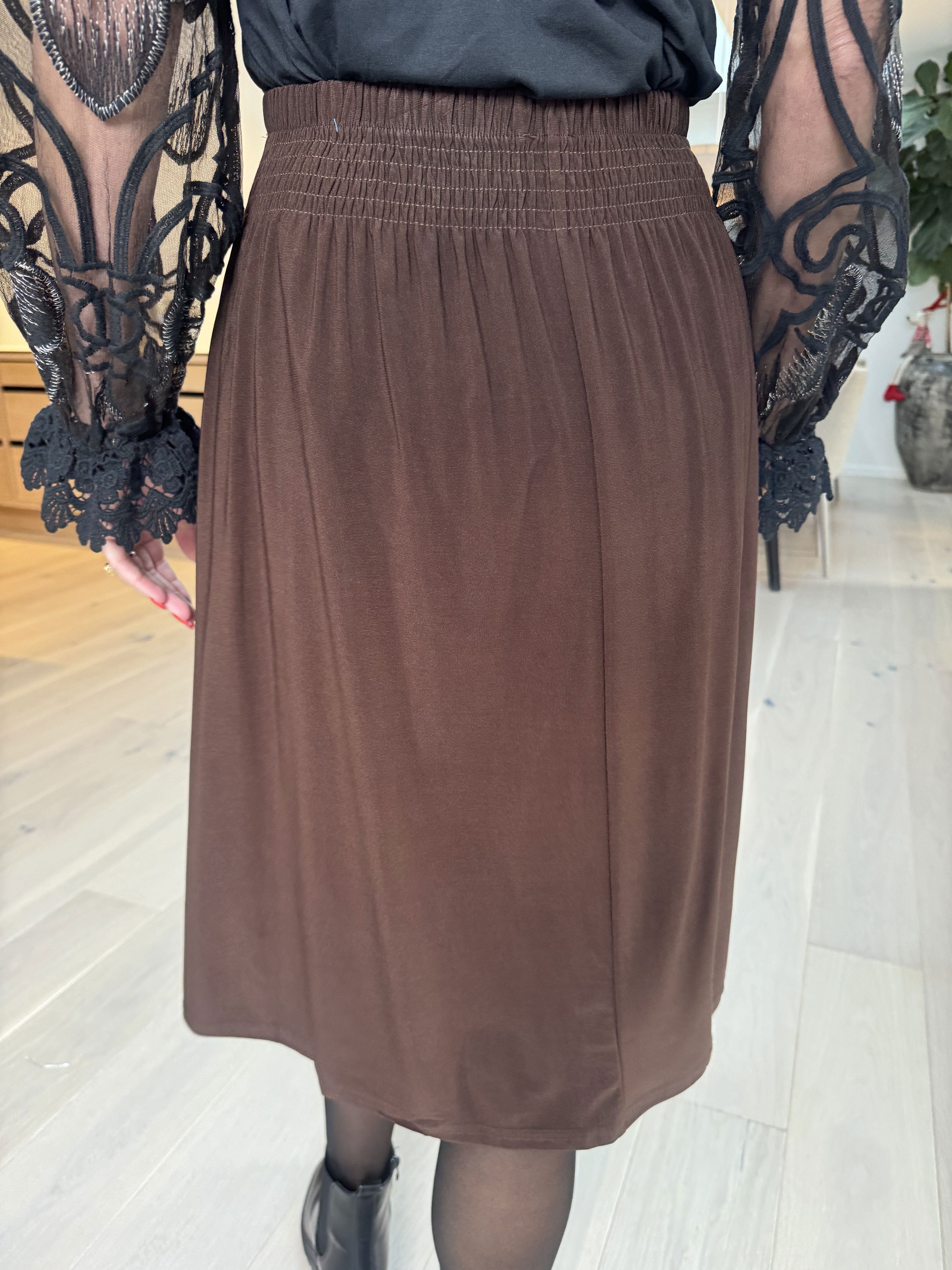 Pams Plain Skirt - Ensfarvet nederdel i elastisk stof